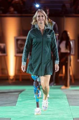 Runway For The Association Debout En Bouts At Roland-Garros Sophie Loubet walks the runway for the association Debout En Bouts. 30 amputees wearing prosthetics parade on the Philippe-Chatrier court at Roland-Garros stadium on October 08, 2025 in Paris, France. Photo by Nasser Berzane ABACAPRESS.COM Paris France  Copyright: xBerzanexNasser ABACAx