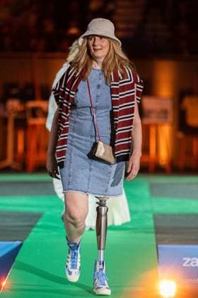 Runway For The Association Debout En Bouts At Roland-Garros Marie-Pascale Roth walks the runway for the association Debout En Bouts. 30 amputees wearing prosthetics parade on the Philippe-Chatrier court at Roland-Garros stadium on October 08, 2025 in Paris, France. Photo by Nasser Berzane ABACAPRESS.COM Paris France  Copyright: xBerzanexNasser ABACAx
