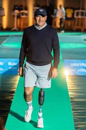 Runway For The Association Debout En Bouts At Roland-Garros Stéphane Houdet walks the runway for the association Debout En Bouts. 30 amputees wearing prosthetics parade on the Philippe-Chatrier court at Roland-Garros stadium on October 08, 2025 in Paris, France. Photo by Nasser Berzane ABACAPRESS.COM Paris France  Copyright: xBerzanexNasser ABACAx
