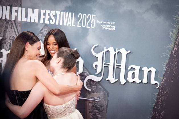 October 8, 2025, London, United Kingdom: (L-R) Mila Kunis, Kerry Washington and Cailee Spaeny attend the Wake Up Dead Man: A Knives Out Mystery opening gala during the 69th BFI London Film Festival at The Royal Festival Hall. London United Kingdom - ZUMAs197 20251008_aaa_s197_168 Copyright: xLoredanaxSangiulianox