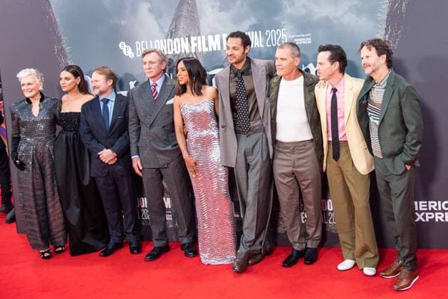 October 8, 2025, London, United Kingdom: (L to R) Glenn Close, Mila Kunis, Rian Johnson, Daniel Craig, Kerry Washington, Daryl McCormack, Josh Brolin, Andrew Scott and Ram Bergman attend the Wake Up Dead Man: A Knives Out Mystery opening gala during the 69th BFI London Film Festival at The Royal Festival Hall. London United Kingdom - ZUMAs197 20251008_aaa_s197_186 Copyright: xLoredanaxSangiulianox