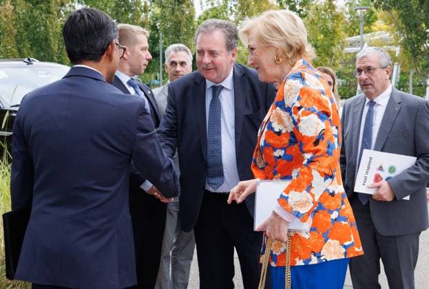 Belgian ambassador to the US Frederic Bernard, Economic Advisor to Belgian King Brent Van Tassel, Outgoing Brussels region Minister-President Rudi Vervoort, Princess Astrid of Belgium and Vice-President and Walloon Minister in charge of the Economy, Employment, Industry and Training Pierre-Yves Jeholet pictured ahead of a visit to Google Cloud Space during an economic mission to the west coast of the United States, in the so-called Silicon Valley in Sunnyvale, on Wednesday 08 October 2025. The Belgian Economic mission to USA takes place from October 4th to 12th.  BENOITxDOPPAGNE 136381057