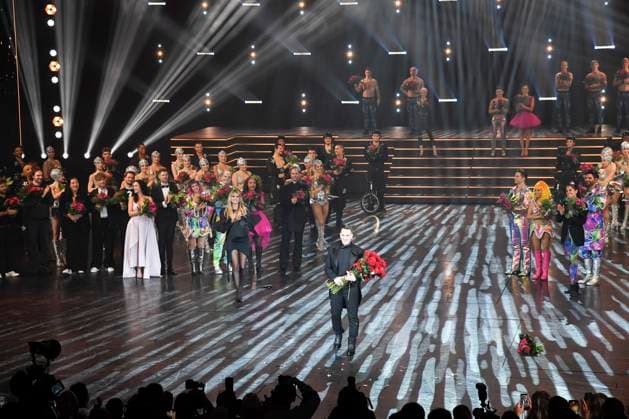 abb Heidi Klum and Jeremy Scott Artists Performers of the show Final applause Red Roses on stage at the world premiere of the new Grand Show Blinded by delight at Friedrichstadt Palast on 08 10 2025 in Berlin Berlin Germany