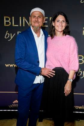 abb Ralf Zacherl and Viola Zacherl on the carpet at the world premiere of the new Grand Show Blinded by delight at Friedrichstadt Palast on 08 10 2025 in Berlin Berlin Germany