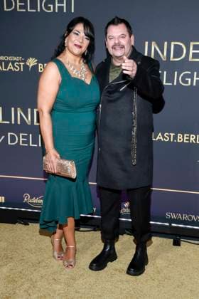 abb Sonia Guha Thakurta and Ingo Appelt on the carpet at the world premiere of the new Grand Show Blinded by delight at Friedrichstadt Palast on 08 10 2025 in Berlin Berlin Germany