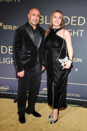 abb Arthur Abraham and Mary Abraham on the carpet at the world premiere of the new Grand Show Blinded by delight at Friedrichstadt Palast on 08 10 2025 in Berlin Berlin Germany