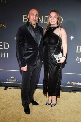 abb Arthur Abraham and Mary Abraham on the carpet at the world premiere of the new Grand Show Blinded by delight at Friedrichstadt Palast on 08 10 2025 in Berlin Berlin Germany