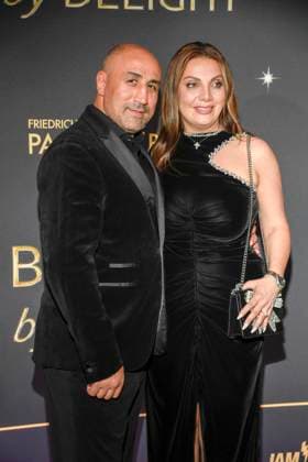 abb Arthur Abraham and Mary Abraham on the carpet at the world premiere of the new Grand Show Blinded by delight at Friedrichstadt Palast on 08 10 2025 in Berlin Berlin Germany