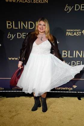abb Alina Wichmann on the carpet at the world premiere of the new Grand Show Blinded by delight at Friedrichstadt Palast on 08 10 2025 in Berlin Berlin Germany