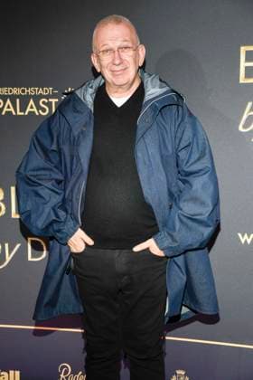 abb Jean Paul Gaultier on the carpet at the world premiere of the new Grand Show Blinded by delight at Friedrichstadt Palast on 08 10 2025 in Berlin Berlin Germany