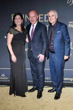 abb Katharina Guenther Wuensch, Kai Wegner and artistic director Berndt Schmidt on the carpet at the world premiere of the new Grand Show Blinded by delight at Friedrichstadt Palast on 08 10 2025 in Berlin Berlin Germany