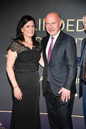 abb Katharina Guenther Wuensch, Kai Wegner Berlin Borgermeister on the carpet at the world premiere of the new Grand Show Blinded by delight at Friedrichstadt Palast on 08 10 2025 in Berlin Berlin Germany