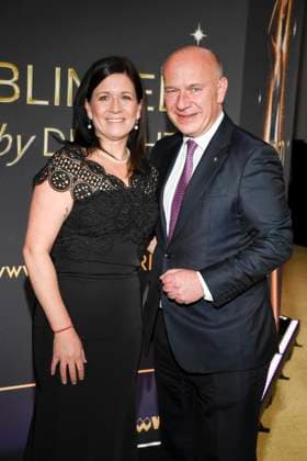 abb Katharina Guenther Wuensch, Kai Wegner Berlin Borgermeister on the carpet at the world premiere of the new Grand Show Blinded by delight at Friedrichstadt Palast on 08 10 2025 in Berlin Berlin Germany