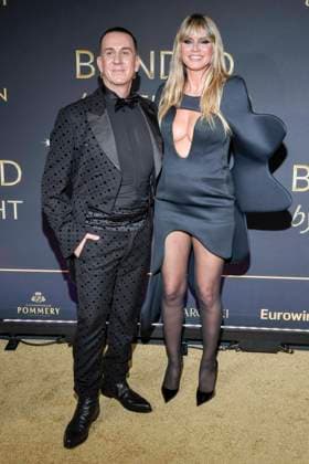 abb Jeremy Scott and Heidi Klum on the carpet at the world premiere of the new Grand Show Blinded by delight at Friedrichstadt Palast on 08 10 2025 in Berlin Berlin Germany