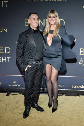 abb Jeremy Scott and Heidi Klum on the carpet at the world premiere of the new Grand Show Blinded by delight at Friedrichstadt Palast on 08 10 2025 in Berlin Berlin Germany