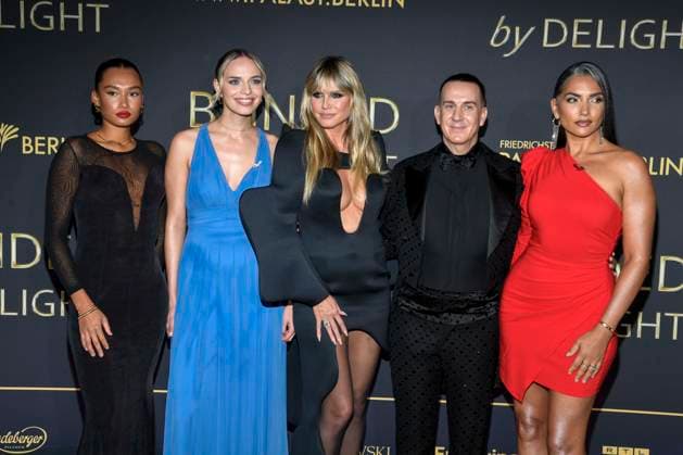 abb Jeremy Scott and Heidi Klum and models on the carpet at the world premiere of the new Grand Show Blinded by delight at Friedrichstadt Palast on 08 10 2025 in Berlin Berlin Germany