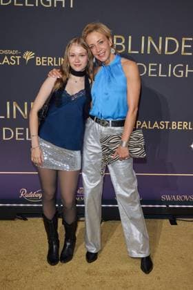 Annika Ernst with daughter Luna Ernst World premiere of the show BLINDED by DELIGHT at Friedrichstadt Palast Berlin on 08 10 2025 Premiere BLINDED by DELIGHT