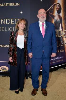 Ron Prosor with wife Hadas Prosor at the world premiere of the Blinded by Delight Grand Show 2025 at the Friedrichstadt Palast Berlin, 08 10 2025 Foto:xM.xBehrensx xFuturexImagex blinded_5027