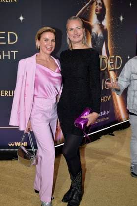 Gisa Zach and Eva Mona Rodekirchen at the world premiere of the Blinded by Delight Grand Show 2025 at the Friedrichstadt Palast Berlin, 08 10 2025 Foto:xM.xBehrensx xFuturexImagex blinded_5051