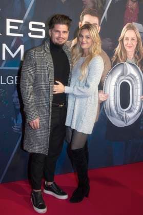 Lennart Hartmann with companion at the premiere of the ZDF crime series Ein starkes Team Für immer jung in the Astor Film Lounge Berlin, 08 10 2025 Foto:xC.xBehringx xFuturexImagex team_5040