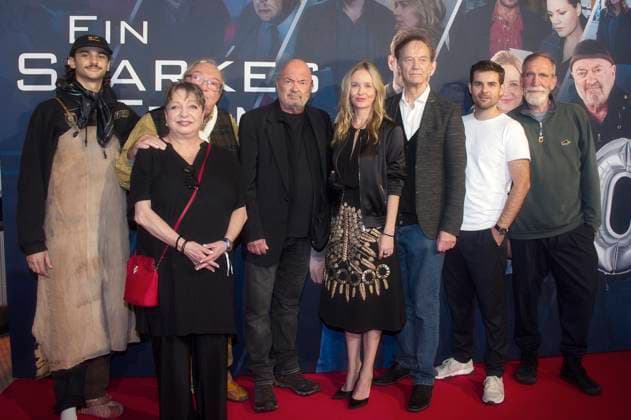 Martin Penaloza Cecconi, Manon Strache, Jaecki Schwarz, Florian Martens, Stefanie Stappenbeck, Arnfried Lerche, Lucas Reiber and Jochen Nickel at the premiere of the ZDF crime series Ein starkes Team Für immer jung in the Astor Film Lounge Berlin, 08 10 2025 Foto:xC.xBehringx xFuturexImagex team_5055
