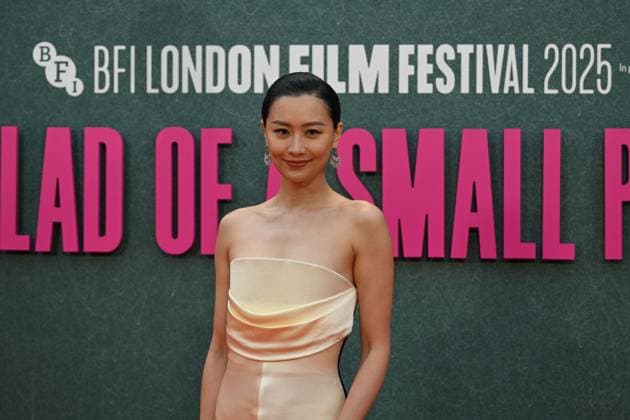 Ballad of a Small Player Gala - 69th BFI London Film Festival LONDON, UNITED KINGDOM - OCTOBER 9: American actress Fala Chen attends the Ballad of a Small Player Headline Gala at the 69th BFI London Film Festival at The Royal Festival Hall in London, United Kingdom on October 9, 2025. Rasid Necati Aslim Anadolu London United Kingdom. Editorial use only. Please get in touch for any other usage.  Copyright: x2025xAnadoluxRaÅüidxNecatixAslÄ±mx