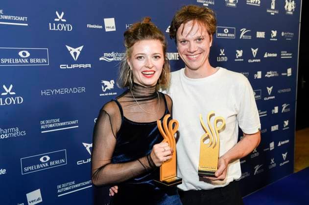 Linda Blümchen und Simon Steinhorst bei der Verleihung des Deutschen Schauspielpreises 2025 im Hotel Pullman Berlin Schweizerhof. Berlin, 09.10.2025 *** Linda Blümchen and Simon Steinhorst at the presentation of the German Acting Award 2025 at the Hotel Pullman Berlin Schweizerhof Berlin, 09 10 2025 Foto:xF.xKernx xFuturexImagex schauspielrpreis_5299