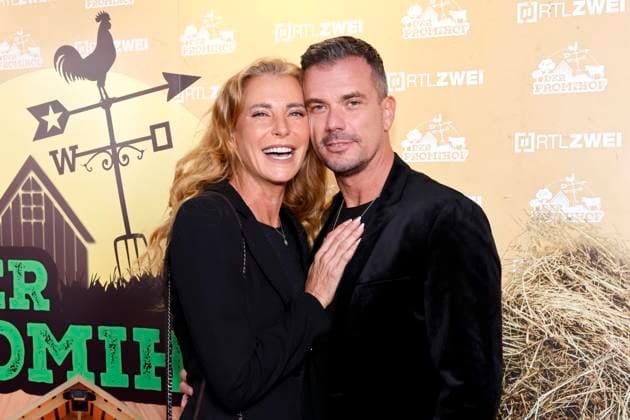 Model Giulia Siegel and her boyfriend gourmet chef Ludwig Heer at the premiere party of RTL2s Der Promihof at the Gertrudenhof Hürth, 09 10 2025 NRW Germany Copyright: xChristophxHardtx
