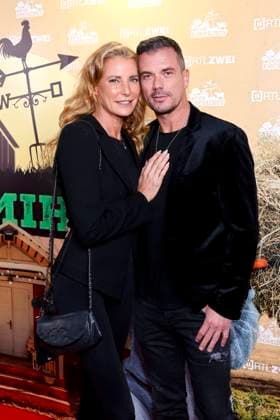 Model Giulia Siegel and her boyfriend gourmet chef Ludwig Heer at the premiere party of RTL2s Der Promihof at the Gertrudenhof Hürth, 09 10 2025 NRW Germany Copyright: xChristophxHardtx