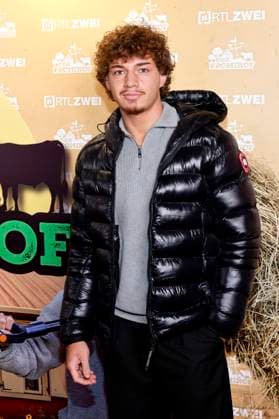 Influencer Garry Secret Garrysecret at the premiere party of RTL2s Der Promihof at the Gertrudenhof Hürth, 09 10 2025 NRW Germany Copyright: xChristophxHardtx