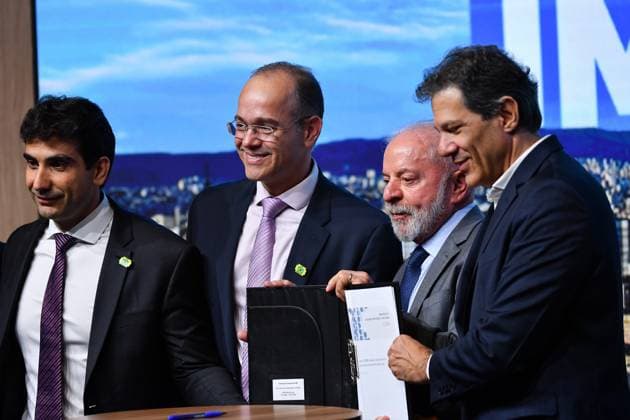 SaO PAULO, SP - 10.10.2025: LULA NOVO MODELO DE CRÃ DITO IMOBILIaRIO - The President of the Republic, Luiz Inacio Lula da Silva (PT), participates in the ceremony announcing the new real estate credit model, this Friday (10), at the Reboucas Convention Center, in Sao Paulo. x2820854x  RobertoxCasimiro