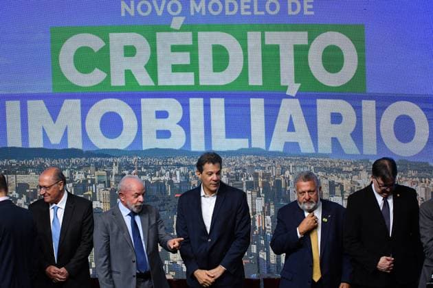SaO PAULO, SP - 10.10.2025: LULA NOVO MODELO DE CRÃ DITO IMOBILIaRIO - The President of the Republic, Luiz Inacio Lula da Silva (PT), participates in the ceremony announcing the new real estate credit model, this Friday (10), at the Reboucas Convention Center, in Sao Paulo. x2820914x  RobertoxCasimiro