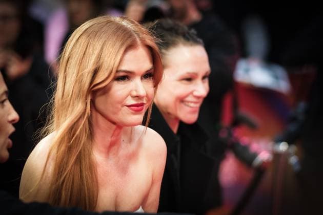 Jay Kelly UK premiere, BFI London Film Festival, Royal Festival Hall, London, 10 October 2025. Isla Fisher attends the BFI London Film Festival; the UK premiere of JAY KELLY on Friday 10 October 2025 at Royal Festival Hall, London. ., Credit:Julie Edwards Avalon  Copyright: xJuliexEdwardsx xAvalonx 1044592943