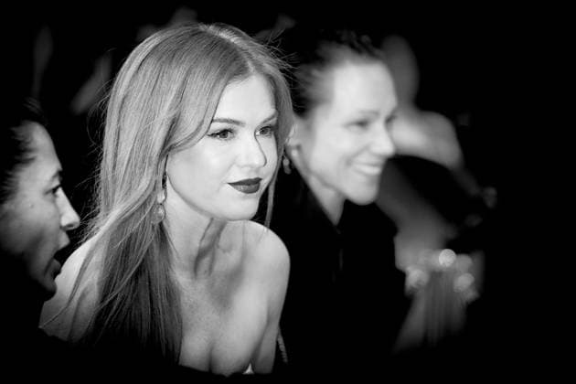 Jay Kelly UK premiere, BFI London Film Festival, Royal Festival Hall, London, 10 October 2025. Isla Fisher attends the BFI London Film Festival; the UK premiere of JAY KELLY on Friday 10 October 2025 at Royal Festival Hall, London. Editors Note: Image converted to monochrome., Credit:Julie Edwards Avalon  Copyright: xJuliexEdwardsx xAvalonx 1044592954