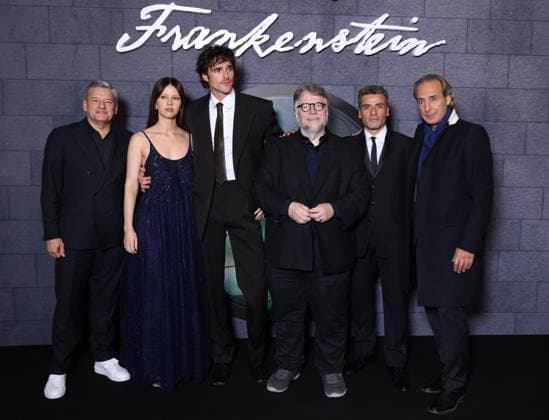 Frankenstein Premiere - Paris Ted Serandos, Mia Goth, Jacob Elordi, Guillermo del Toro, Oscar Isaac and Alexandre Desplat attends Frankenstein Premiere in Paris, France on October 10, 2025. Photo by Jerome Domine ABACAPRESS.COM  Copyright: xDominexJerome ABACAx