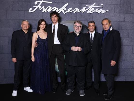 Frankenstein Premiere - Paris Ted Serandos, Mia Goth, Jacob Elordi, Guillermo del Toro, Oscar Isaac and Alexandre Desplat attends Frankenstein Premiere in Paris, France on October 10, 2025. Photo by Jerome Domine ABACAPRESS.COM  Copyright: xDominexJerome ABACAx