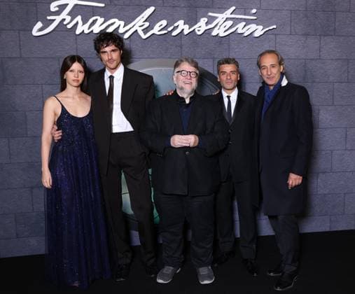 Frankenstein Premiere - Paris Mia Goth, Jacob Elordi, Guillermo del Toro, Oscar Isaac and Alexandre Desplat attends Frankenstein Premiere in Paris, France on October 10, 2025. Photo by Jerome Domine ABACAPRESS.COM  Copyright: xDominexJerome ABACAx