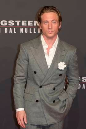 Springsteen Liberami dal nulla red carpet in Rome, Italy - 10 Oct 2025 Jeremy Allen White attends the Springsteen Liberami dal Nulla movie red carpet at The Space Cinema Moderno. Rome Italy Copyright: xMarioxCartellix xSOPAxImagesx _DSC4383