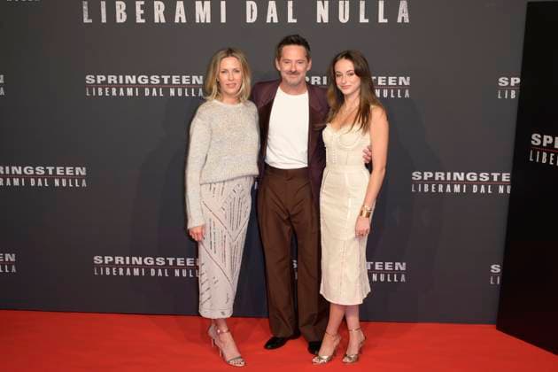 Springsteen Liberami dal nulla red carpet in Rome, Italy - 10 Oct 2025 Jocelyne Cooper (l), Scott Cooper (c) and Ava Cooper (r) attend the Springsteen Liberami dal Nulla movie red carpet at The Space Cinema Moderno. Rome Italy Copyright: xMarioxCartellix xSOPAxImagesx _DSC4509