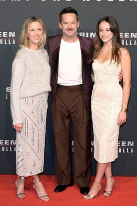 Scott Cooper with wife Jocelyne Cooper and daughter Scott Cooper at the premiere of the movie Springsteen Liberami dal nulla Springsteen Deliver Me from Nowhere at Space Cinema Moderno Rome, 10 10 2025 Foto:xA.xM.xTinghinox xFuturexImagex springsteen_rom_5017