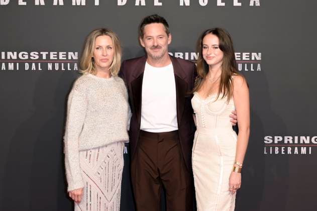 Scott Cooper with wife Jocelyne Cooper and daughter Scott Cooper at the premiere of the movie Springsteen Liberami dal nulla Springsteen Deliver Me from Nowhere at Space Cinema Moderno Rome, 10 10 2025 Foto:xA.xM.xTinghinox xFuturexImagex springsteen_rom_5020