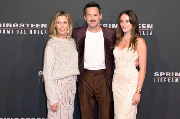 Scott Cooper with wife Jocelyne Cooper and daughter Scott Cooper at the premiere of the movie Springsteen Liberami dal nulla Springsteen Deliver Me from Nowhere at Space Cinema Moderno Rome, 10 10 2025 Foto:xA.xM.xTinghinox xFuturexImagex springsteen_rom_5021