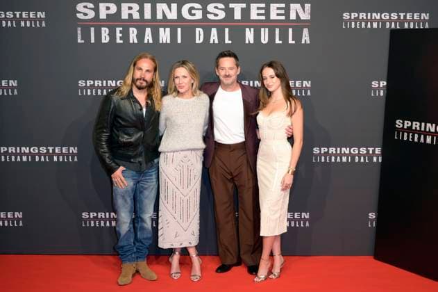 Marco Perego, Jocelyne Cooper, Scott Cooper and Ava Cooper at the premiere of the feature film Springsteen Liberami dal nulla Springsteen Deliver Me from Nowhere at Space Cinema Moderno Rome, 10 10 2025 Foto:xA.xM.xTinghinox xFuturexImagex springsteen_rom_5022