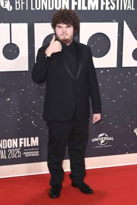 Aidan Delbis at the premiere of the feature film Bugonia at the 69 BFI London Film Festival 2025 at the Royal Festival Hall London, 10 10 2025 Foto:xS.xVasx xFuturexImagex bugonia_5044