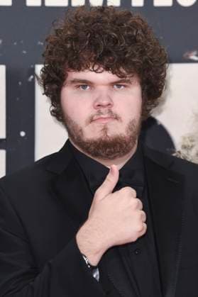 Aidan Delbis at the premiere of the feature film Bugonia at the 69 BFI London Film Festival 2025 at the Royal Festival Hall London, 10 10 2025 Foto:xS.xVasx xFuturexImagex bugonia_5046