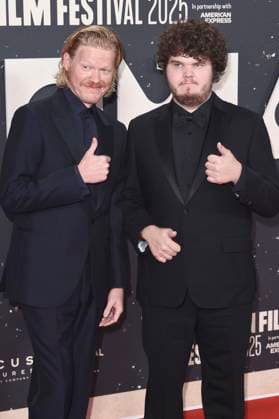 Jesse Plemons and Aidan Delbis at the premiere of the feature film Bugonia at the 69 BFI London Film Festival 2025 at the Royal Festival Hall London, 10 10 2025 Foto:xS.xVasx xFuturexImagex bugonia_5052
