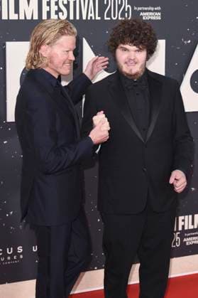 Jesse Plemons and Aidan Delbis at the premiere of the feature film Bugonia at the 69 BFI London Film Festival 2025 at the Royal Festival Hall London, 10 10 2025 Foto:xS.xVasx xFuturexImagex bugonia_5054