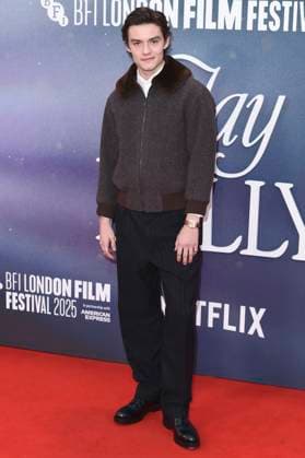 Louis Partridge at the premiere of the feature film Jay Kelly at the 69 BFI London Film Festival 2025 at the Royal Festival Hall London, 10 10 2025 Foto:xS.xVasx xFuturexImagex kelly_5119