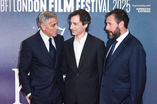 George Clooney, Noah Baumbach and Adam Sandler at the premiere of the feature film Jay Kelly at the 69 BFI London Film Festival 2025 at the Royal Festival Hall London, 10 10 2025 Foto:xS.xVasx xFuturexImagex kelly_5180