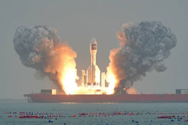 News Bilder des Tages China Powerful Solid-Propellant Rocket Orienspace, a private space company, launches its Gravity-1 rocket currently the world™s most powerful solid-propellant launch vehicle with a low-Earth orbit carrying capacity of 6.5 tonnes from a ship off the coast of Haiyang in east China s Shandong province Saturday, Oct. 11, 2025., Credit:TANG KE Avalon CHINA, SHANDONG, HAIYANG  Copyright: xTANGxKEx xAvalonx 1044736106